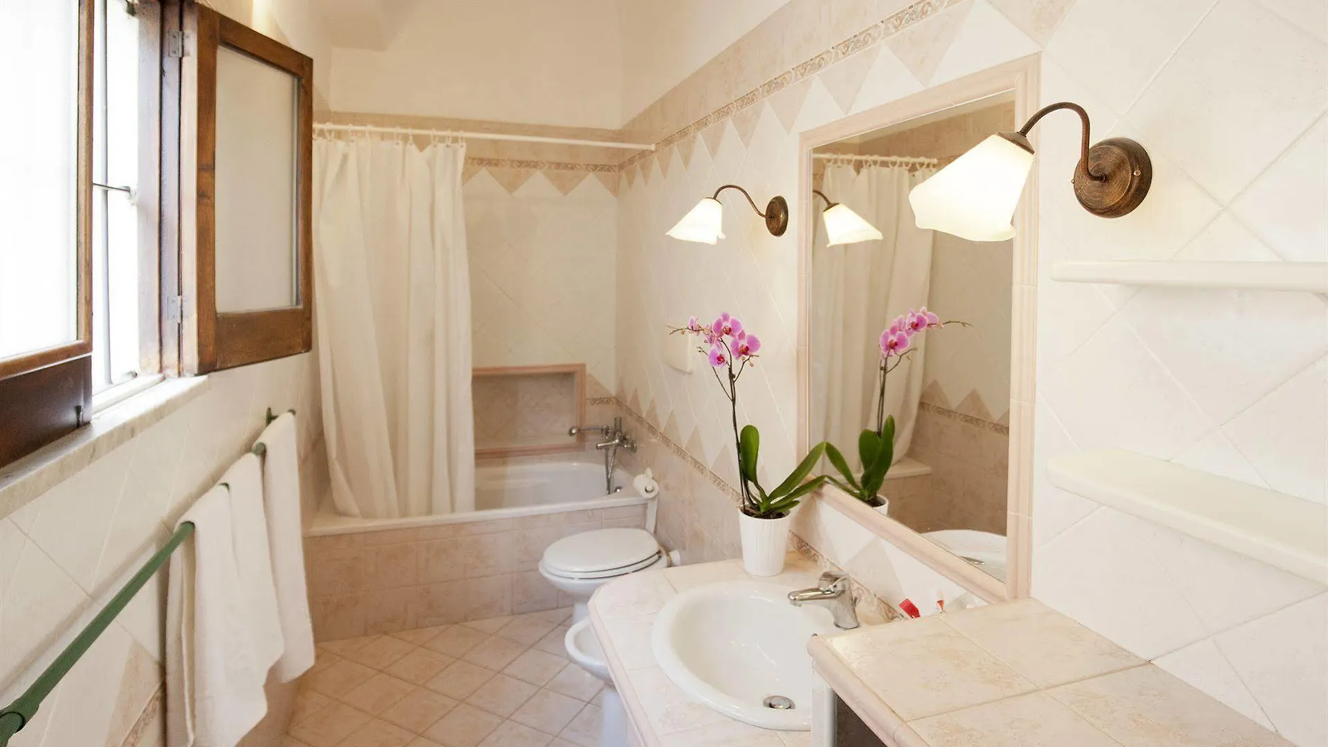 Deco B&B Cefalù 0*,  Italia
