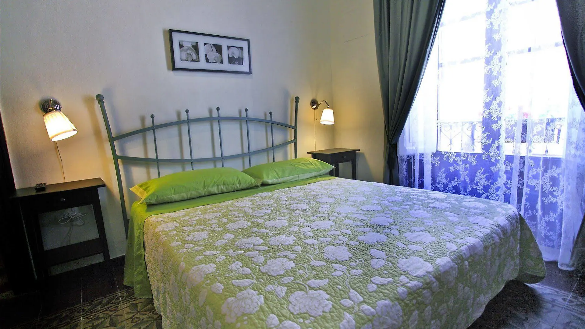 Deco B&B Cefalù 0*,  Italia